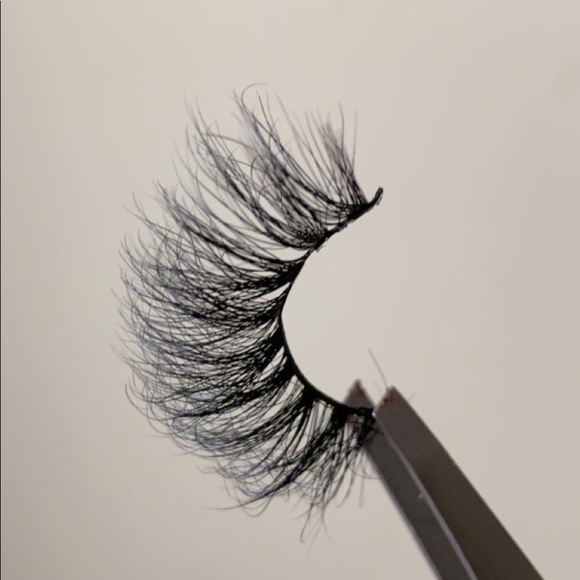 3d Faux Mink Winks (Lashes) - Picture 4 of 7